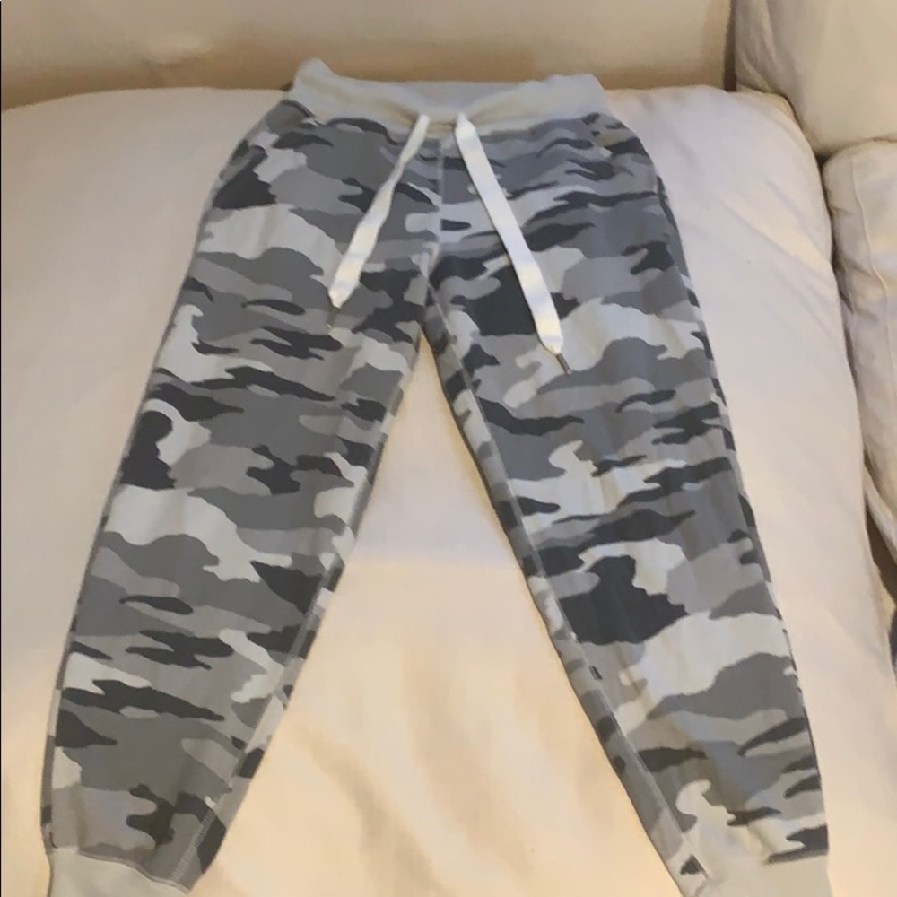 Aeries camo fleece sweatpants